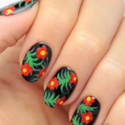 Маникюр на выходные: нейл-арт на Ивана Купала